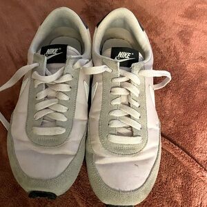 Nikes size 7